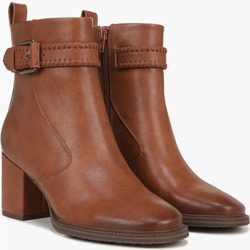 NWT Zodiac block heel camel leather boots
